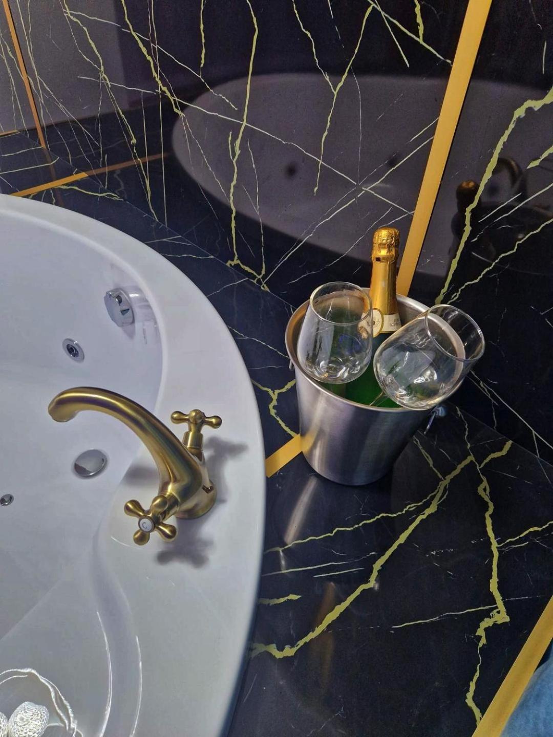 Appartement Afi Discret Jacuzzi à Bucarest Extérieur photo